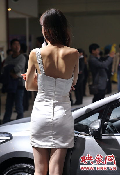 雖然進(jìn)入深秋，車模依然“輕裝”上場(chǎng)。