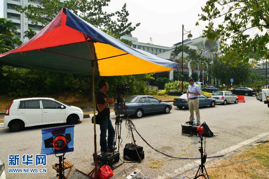 3月10日，在馬來西亞吉隆坡，一家國際媒體在酒店外準(zhǔn)備做聯(lián)播。