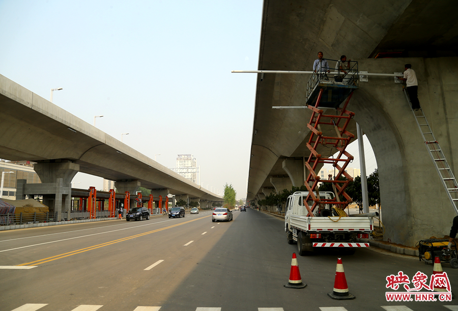 快速路的輔助設施進入掃尾階段