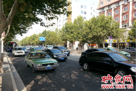 “無車日”仍有許多私家車主選擇開車上路。