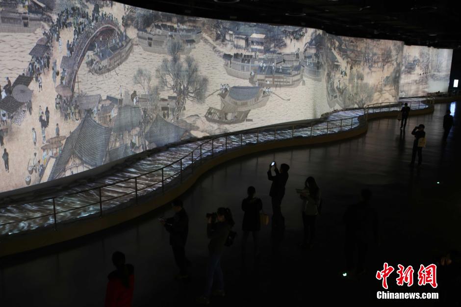 “會(huì)動(dòng)”的《清明上河圖》亮相河南開(kāi)封