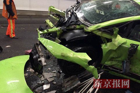 一輛蘭博基尼與一輛法拉利發(fā)生事故，現(xiàn)場(chǎng)狀況慘烈