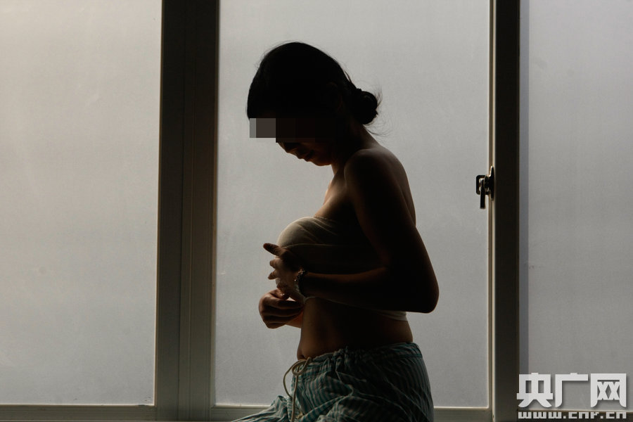 將挑戰(zhàn)國內(nèi)最大的600cc隆胸假體，誓要成為“中國最胸辣媽”。