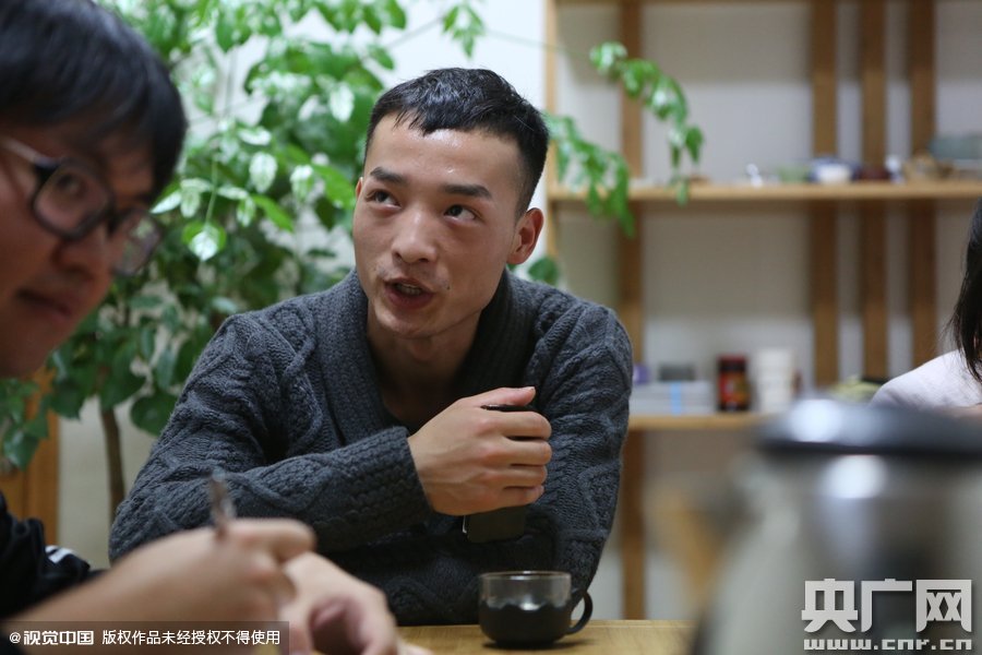 網(wǎng)絡(luò)紅人葉良辰現(xiàn)身浙江臺州，接受記者的專訪。