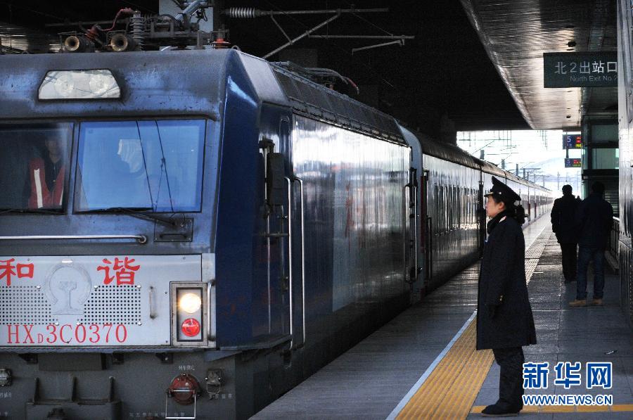 鐵路春運(yùn)15天發(fā)送旅客超8000萬　客流相對(duì)平緩