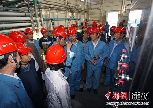 中石化董事長(zhǎng)考察污水處理拿起半杯處理水喝盡 中石化董事長(zhǎng)考察污水處理拿起半杯處理水喝盡