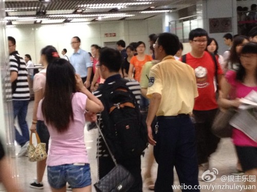 7月22日早上，上海地鐵6號線浦電路站，一男一女發(fā)生激烈口角，女子“指證”男子系“色狼”。