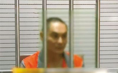 涉嫌窩藏罪的李明在接受訊問(wèn)。