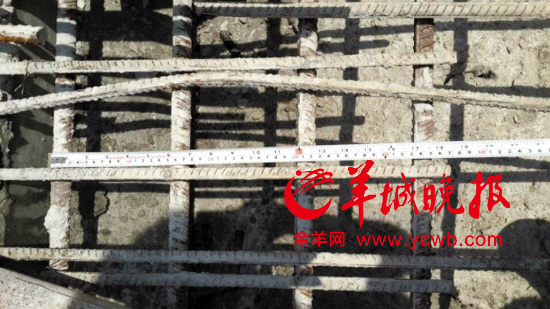 黃建清提供的E出入口鋼筋間距，顯示為15厘米