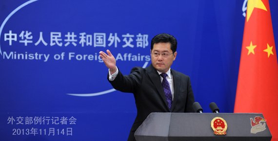 2013年11月14日，外交部發(fā)言人秦剛主持例行記者會(huì)。