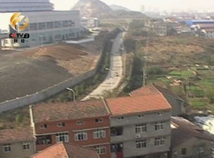 本應沒有居民樓的區(qū)域，布滿密密麻麻的樓房