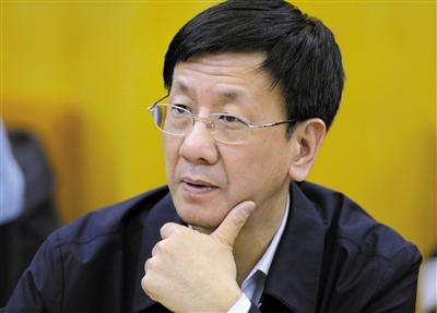 昨日，最高檢檢察長(zhǎng)曹建明在遼寧團(tuán)參加“兩高”報(bào)告分組審議。記者 陳杰 攝