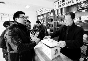 4月2日，福建省古田縣紀委、監(jiān)察局成立清明節(jié)專項督查組，對違反“八項規(guī)定”行為進行監(jiān)督檢查。新華社發(fā)