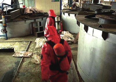 7日凌晨，青海省海東市平安縣鑫海資源開發(fā)有限責(zé)任公司元石山鎳鐵礦廠浸出車間內(nèi)發(fā)生有毒氣體中毒事故，造成2死6傷，醫(yī)院臨床判斷為疑似硫化氫中毒。目前有關(guān)部門正在調(diào)查有毒氣體來源。