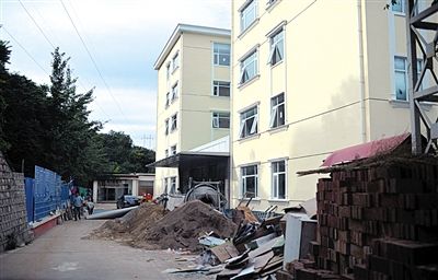 　該山莊目前正在建四星級賓館。新京報記者 吳江 攝