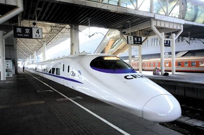 　白皮車 動(dòng)車，高鐵基本全白色