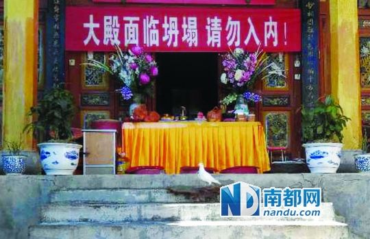 　照光寺在致歉微博中稱，該寺位于蒼山之上，年久失修，且沒有防火通道。