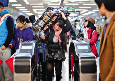 “網(wǎng)絡(luò)黃?！迸浒僬讓拵屍?0.1秒發(fā)現(xiàn)退票