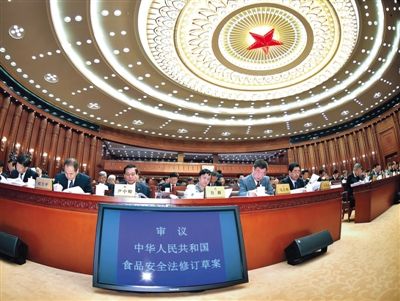 昨日，食品安全法修訂草案提交十二屆全國人大常委會第十四次會議進行三審。 新華社記者 李濤 攝