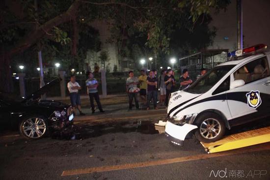 當時賓利司機去筆架山爬山，車停在路邊，剛回來便發(fā)現(xiàn)車輛發(fā)生了事故。