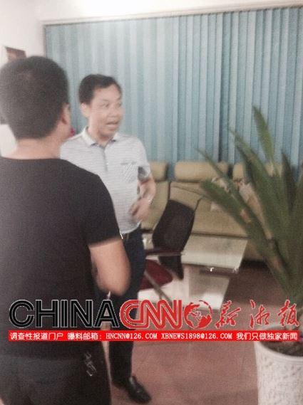 湖南一文聯(lián)主席網(wǎng)上曬詩遭差評(píng) 怒砸網(wǎng)站辦公室