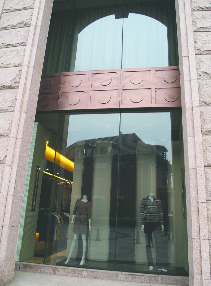 成都新東方千禧大酒店內(nèi)，曾銷售假冒LV產(chǎn)品的店鋪