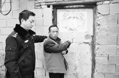 　嫌犯指認(rèn)藏匿兒童的地點(diǎn)。