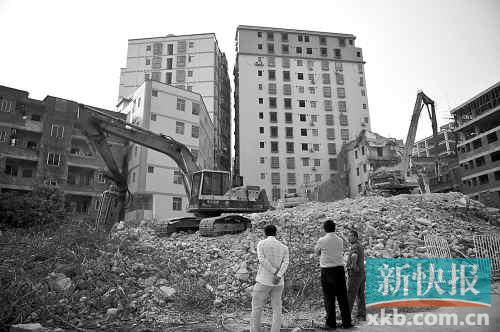 在無數(shù)次專項行動和強拆風(fēng)暴的背后，是衍生出的各色潛規(guī)則。