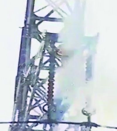 不幸觸電著火。