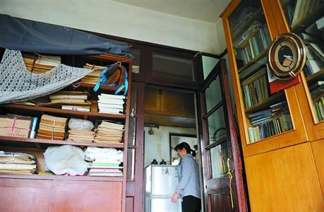 老人生活簡(jiǎn)樸，平時(shí)有保姆照顧