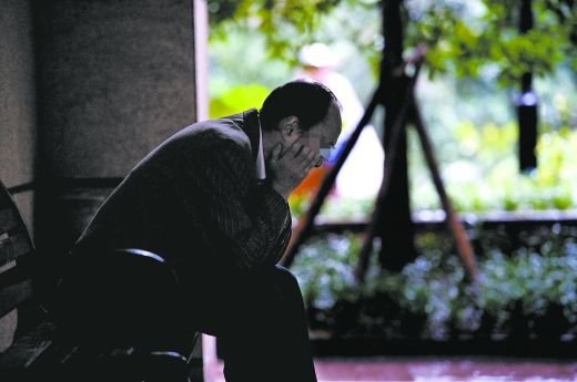 丹丹不能和爸爸進(jìn)行很好的溝通，爸爸傷透了腦筋。