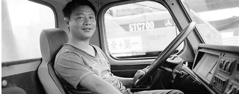 浙江吊車司機(jī)從火場(chǎng)吊出3人 老板當(dāng)場(chǎng)獎(jiǎng)1部iPhone6 浙江吊車司機(jī)從火場(chǎng)吊出3人 老板當(dāng)場(chǎng)獎(jiǎng)1部iPhone6