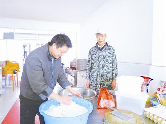 湖北古稀老人58歲白手創(chuàng)業(yè) 靠賣魚(yú)丸賺百萬(wàn)身家 湖北古稀老人58歲白手創(chuàng)業(yè) 靠賣魚(yú)丸賺百萬(wàn)身家