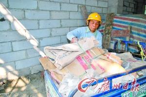 六旬收廢品老人癡迷英語(yǔ) 自學(xué)10年堪比大學(xué)生 六旬收廢品老人癡迷英語(yǔ) 自學(xué)10年堪比大學(xué)生