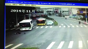 老人倒在路上，最終不治