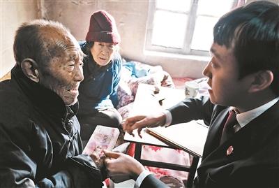 法官送去贍養(yǎng)費(fèi)。