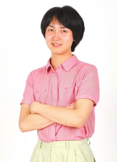 浙江“背母親上大學”男子手術(shù)變性變?yōu)榕畠荷? complete=