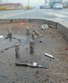 父親駕車因制止孩子撿東西走神 撞死過(guò)馬路老人 父親駕車因制止孩子撿東西走神 撞死過(guò)馬路老人