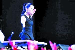 四肢殘缺女孩成勵志演說家 幼時父親自殺遭性侵 四肢殘缺女孩成勵志演說家 幼時父親自殺遭性侵