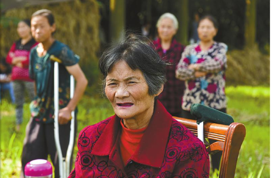 七旬老人狀告四子女，要求他們常回家看看