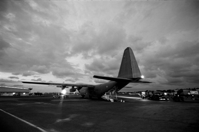 3月23日，中非共和國首都班吉，從加蓬首都利伯維爾出發(fā)的法國增援部隊共計200名士兵抵達班吉國際機場