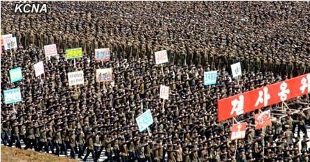 大會結(jié)束后，與會群眾舉行示威游行。