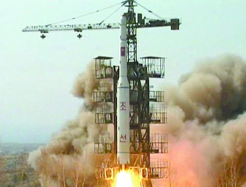 朝鮮KRT電視臺(tái)在2009年4月5日播放的朝鮮在咸鏡北道花臺(tái)郡舞水端里發(fā)射火箭的電視截圖。