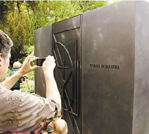 捷克旅行社推“腐敗游”，火了！