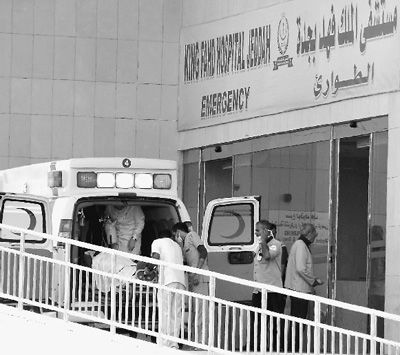 圖為一輛救護(hù)車(chē)抵達(dá)沙特吉達(dá)法赫德國(guó)王醫(yī)院。