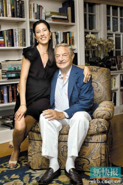 索羅斯及其未婚妻多美子。