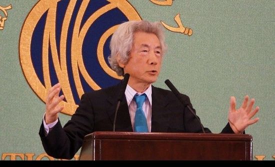 日本前首相小泉純一郎11月12日發(fā)表演說，支持安倍晉三對中國強硬，并鼓動其參拜靖國神社。