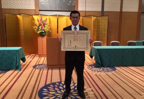 勇救落水兒童留日中國學生接受日本天皇授獎（圖）