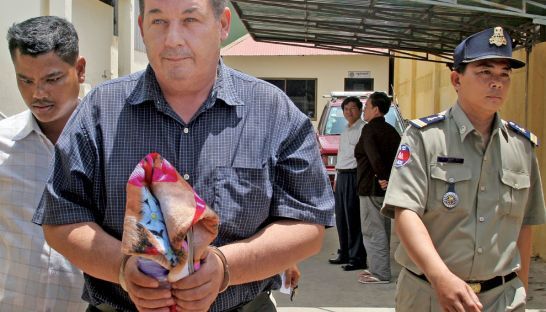 邁克爾·佩佩在柬埔寨被逮捕。