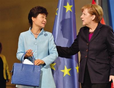 26日，默克爾與來訪的樸槿惠會晤。